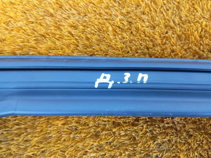 Уплотнитель стекла двери