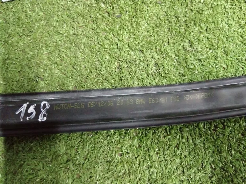 Уплотнитель стекла двери