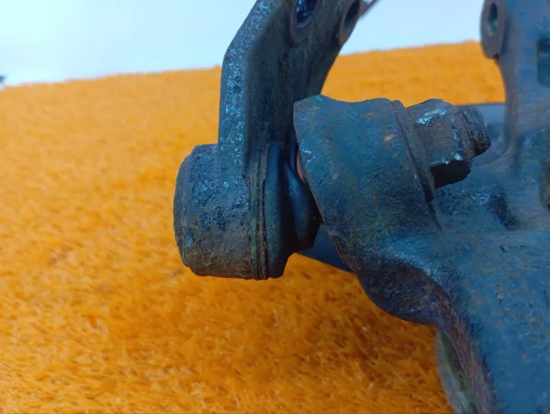 Кулак поворотный