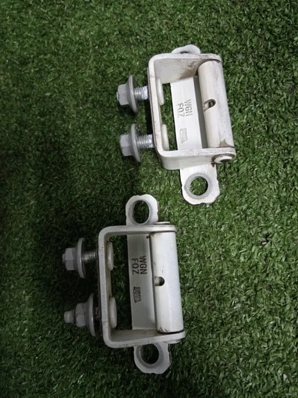 Петля двери багажника