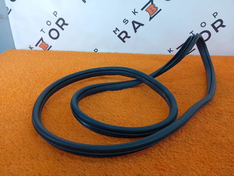 Уплотнитель проема двери