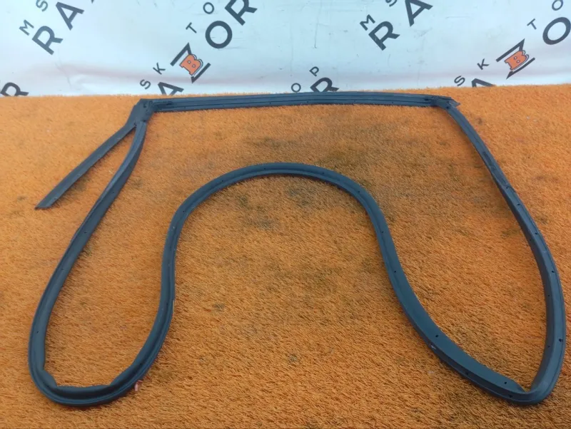 Уплотнитель двери