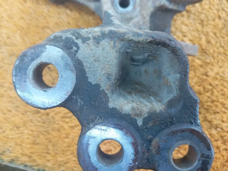 Кулак поворотный