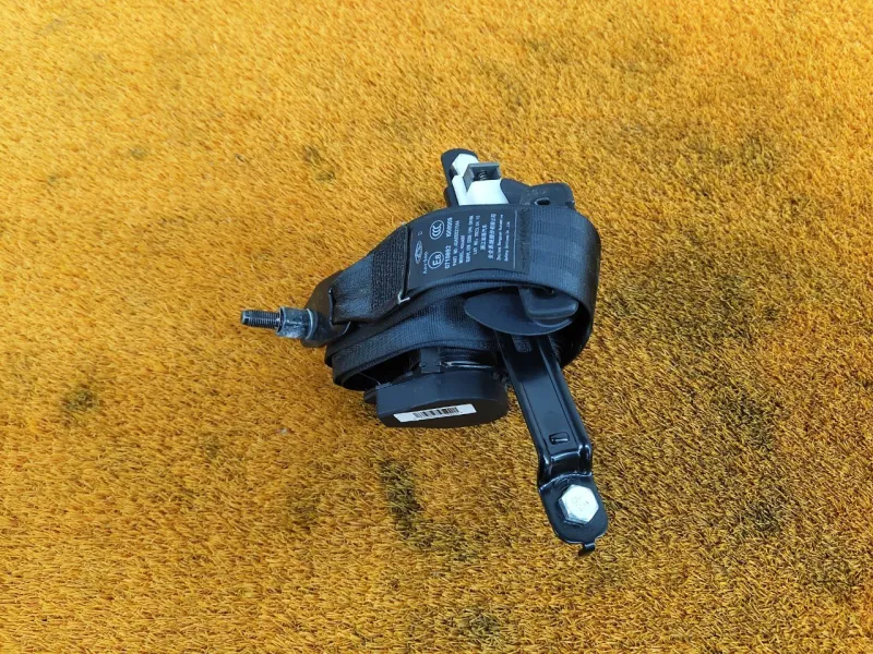 Ремень безопасности