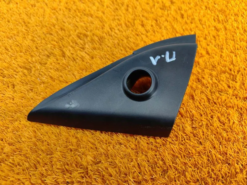 Уголок двери