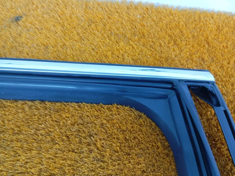 Уплотнитель стекла двери