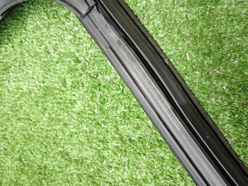 Уплотнитель стекла двери