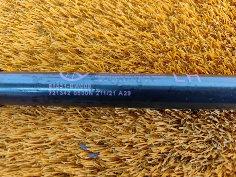 Амортизатор крышки багажника