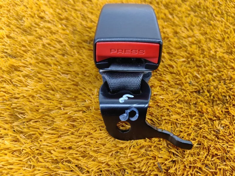 Ответная часть ремня безопасности