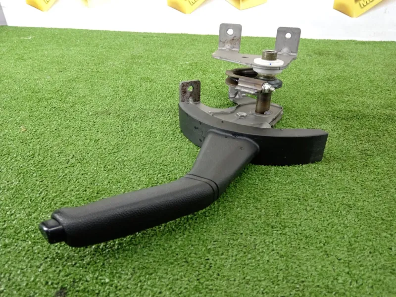 Рычаг стояночного тормоза