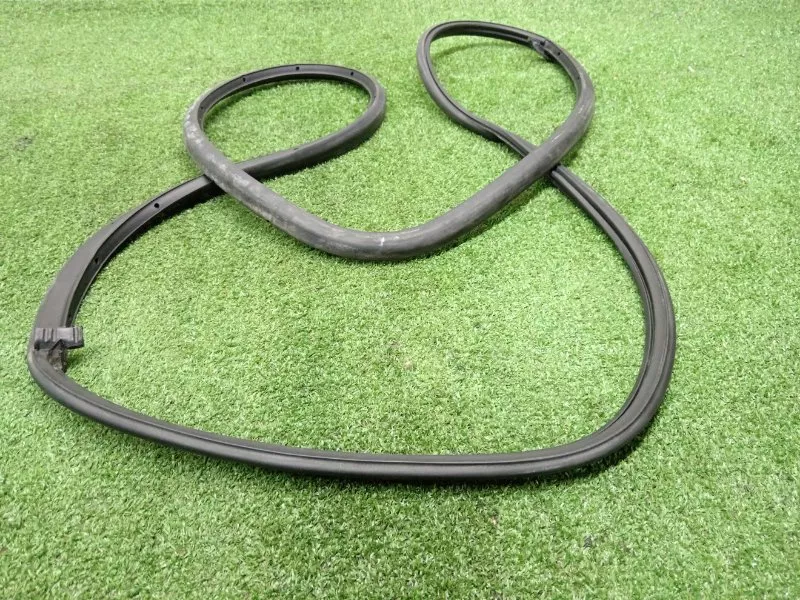 Уплотнительная резинка боковой двери