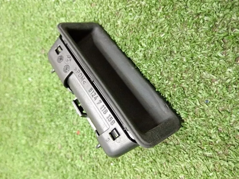 Кнопка открывания багажника