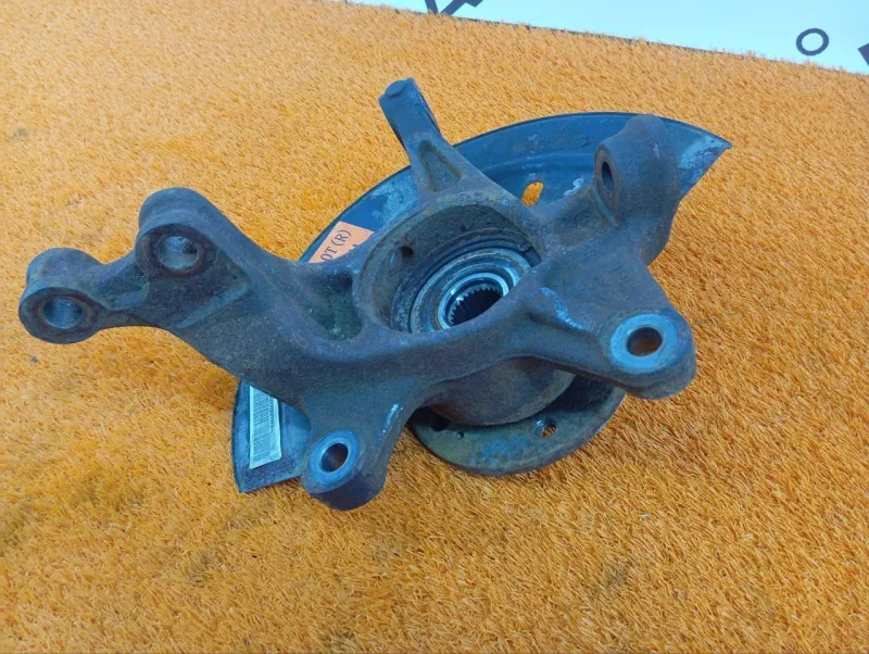 Кулак поворотный