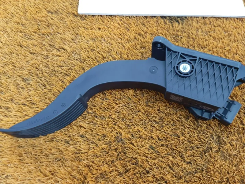 Педаль газа