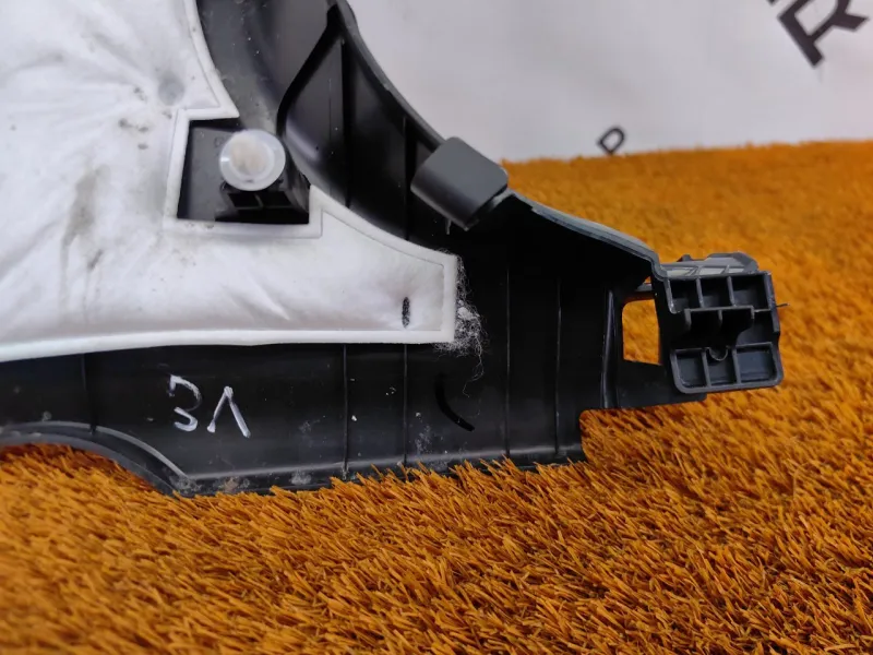 Обшивка центральной стойки