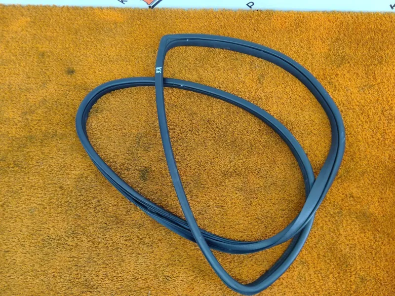 Уплотнитель проема двери