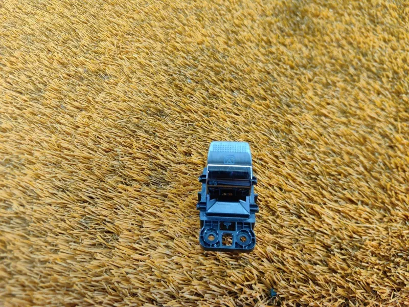 Кнопка стеклоподъемника