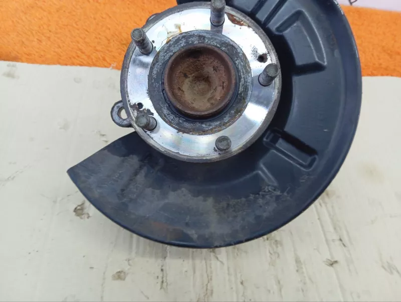 Кулак поворотный