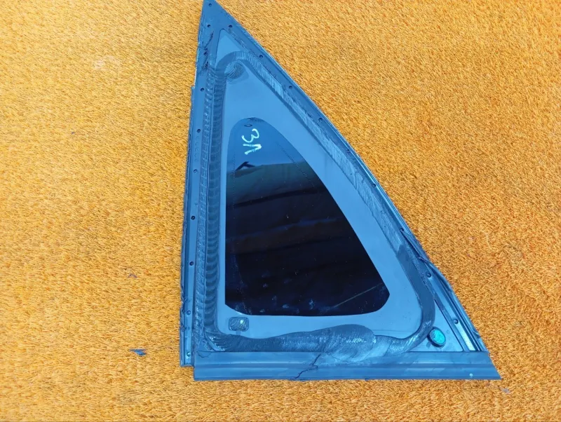 Форточка задняя