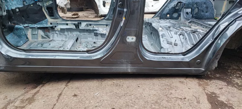 Порог с центральной стойкой