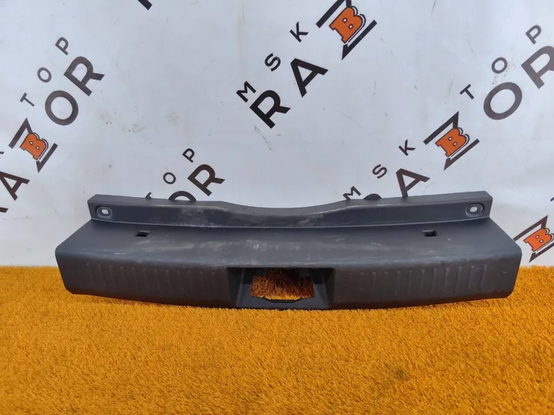 Накладка замка багажника