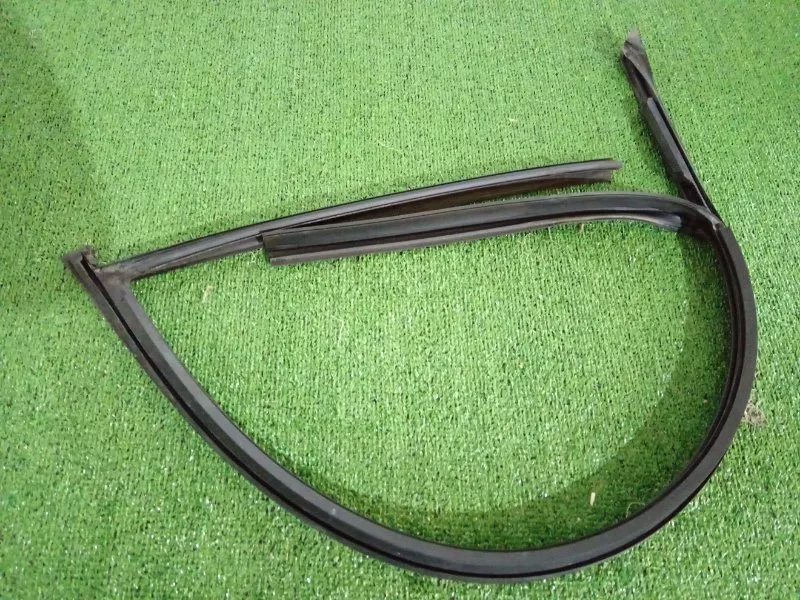 Уплотнитель стекла двери