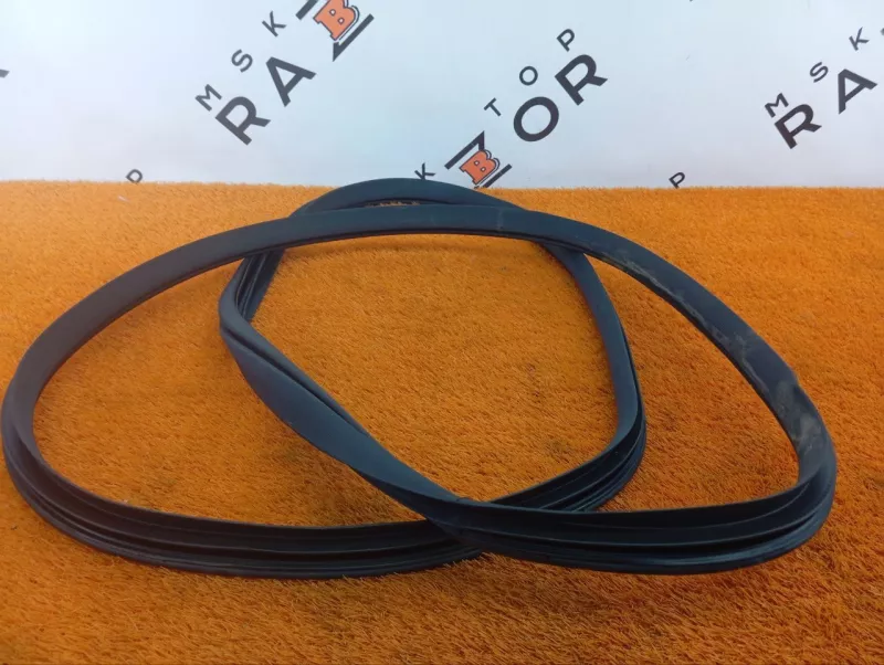 Уплотнитель проема двери