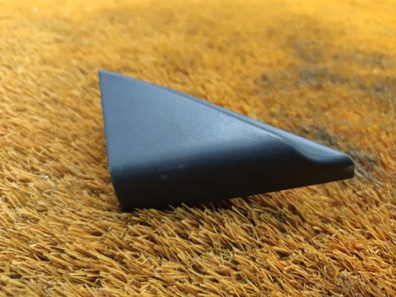 Уголок двери