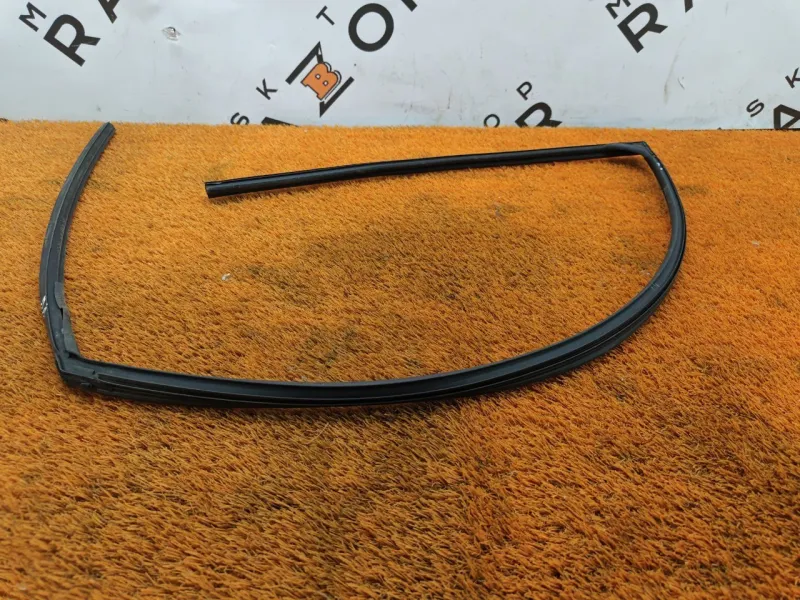 Уплотнитель стекла двери