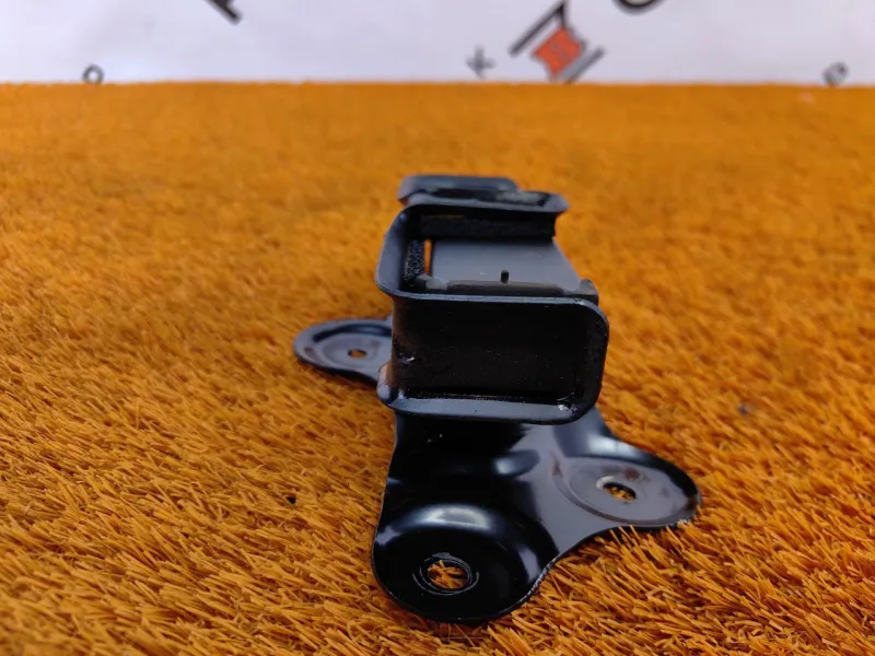 Демпфер крышки багажника