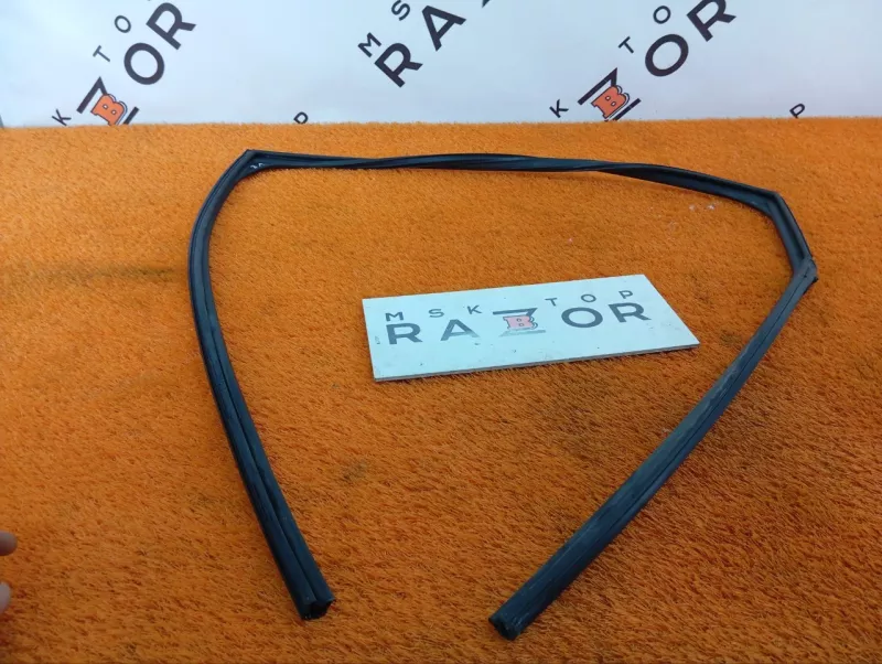 Уплотнитель стекла двери