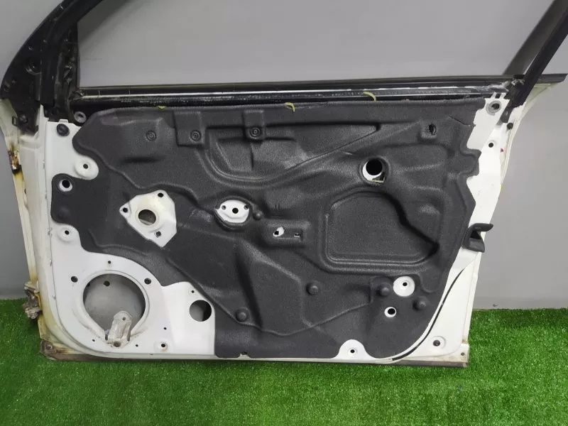 Дверь Audi A4 2005 8E0831052J B7, передняя правая