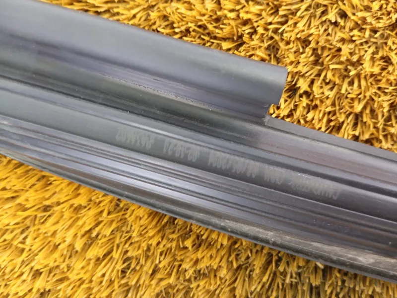 Уплотнитель стекла двери