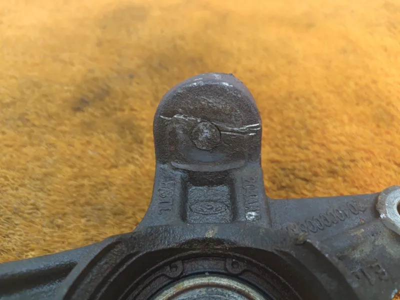 Кулак поворотный