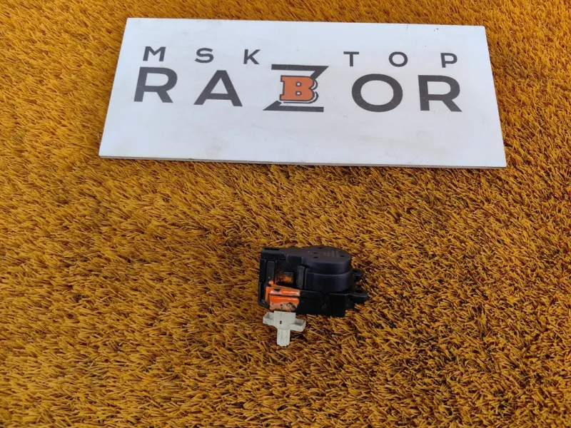 Моторчик заслонки печки