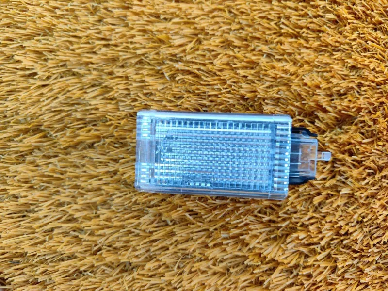 Плафон подсветки багажника