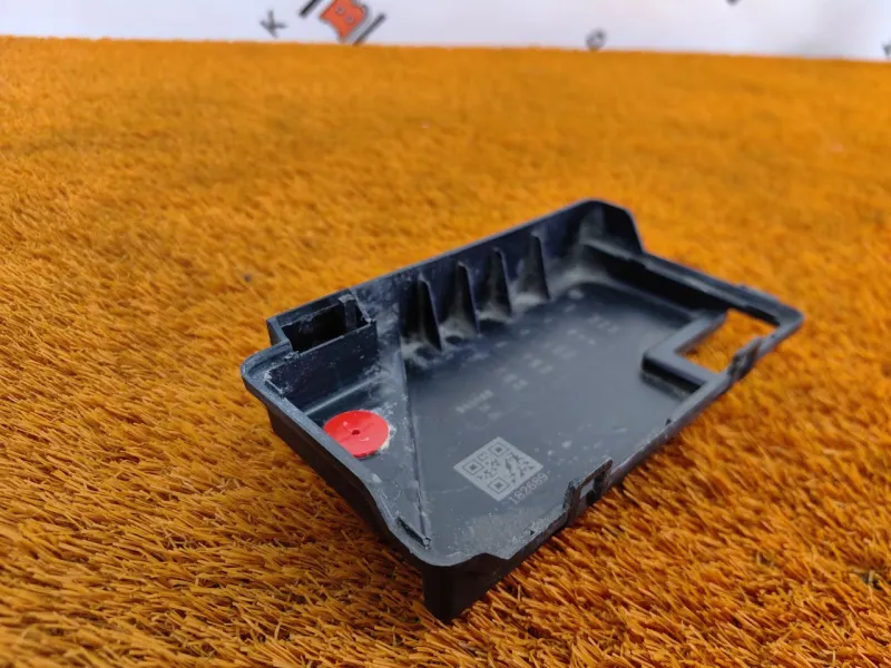 Крышка блока предохранителей