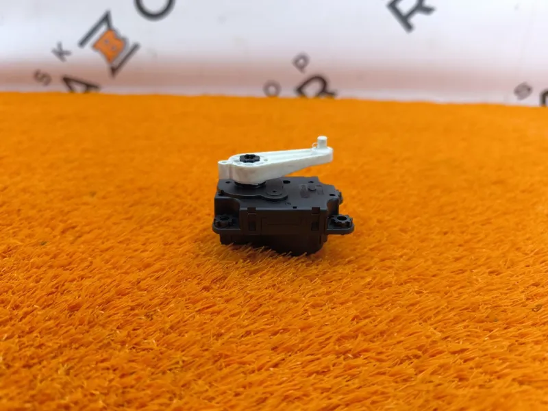 Моторчик заслонки печки