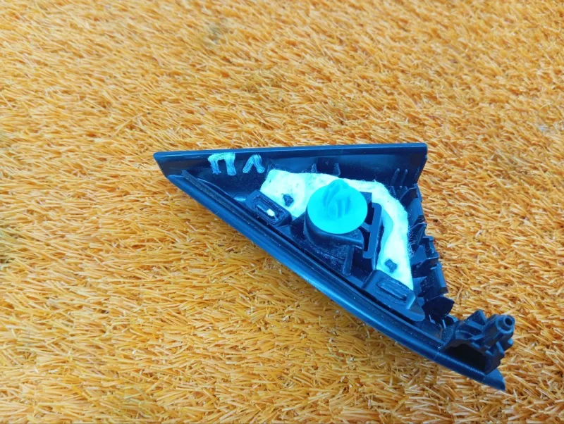 Уголок двери