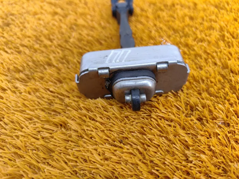 Ограничитель двери