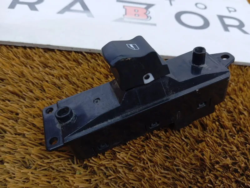 Кнопка стеклоподъемника