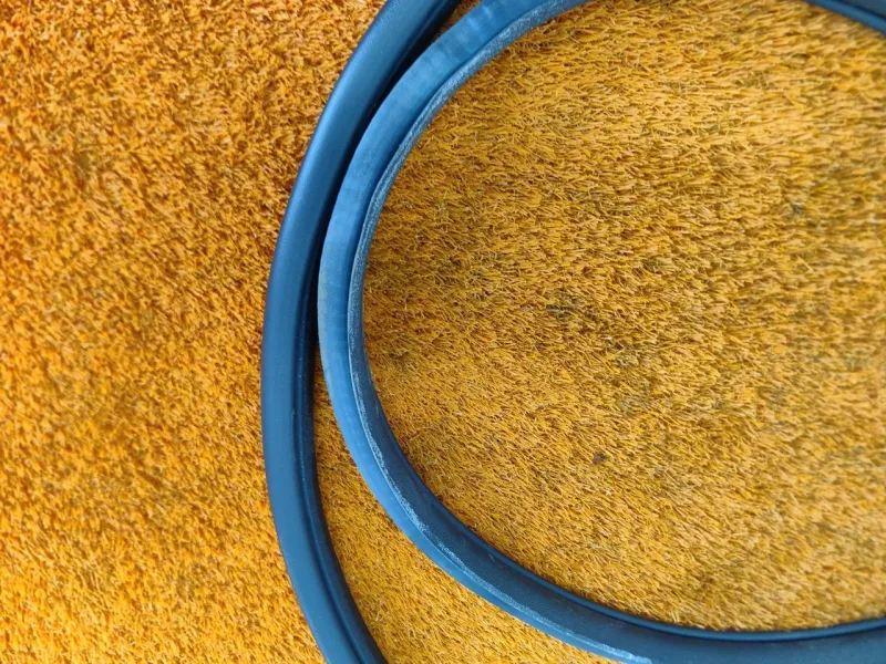 Уплотнитель проема двери