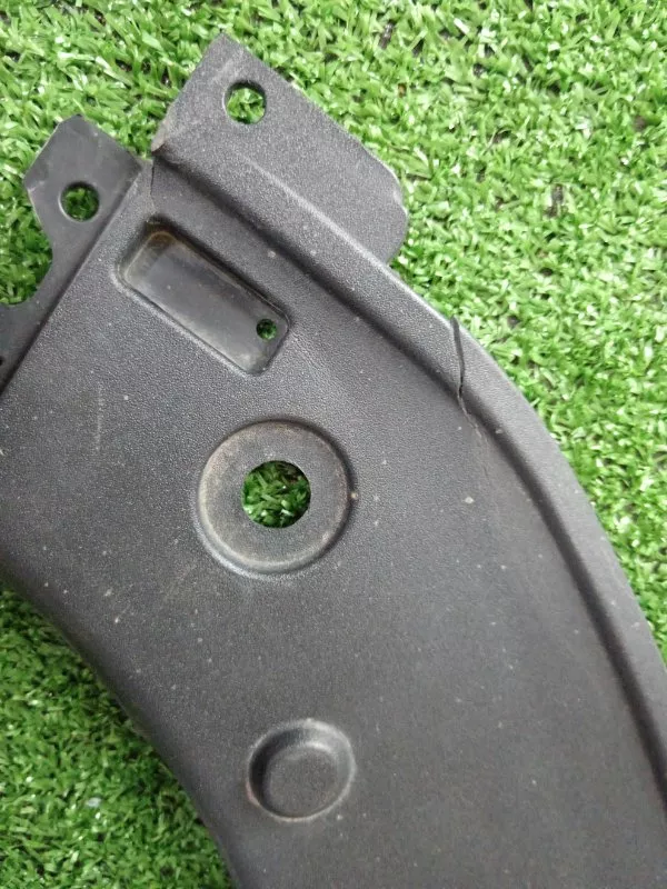 Накладка замка капота