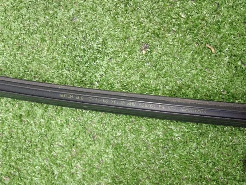 Уплотнитель стекла двери