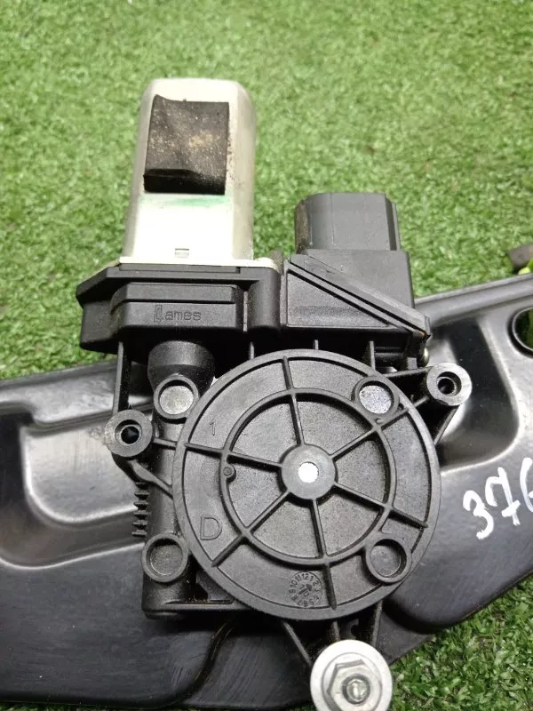 Стеклоподъемник BMW X1 2010 51352990388 E84, задний правый