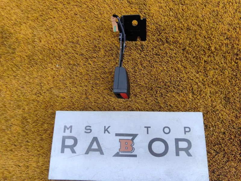 Ответная часть ремня безопасности