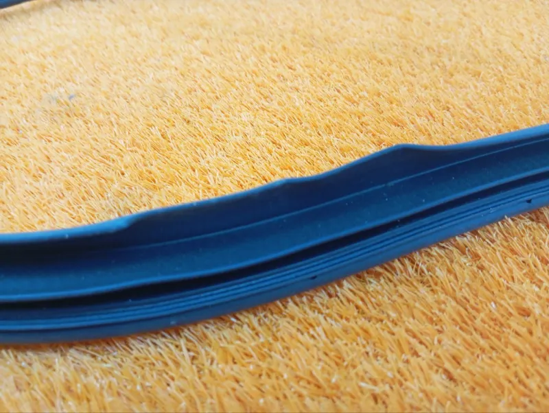 Уплотнитель проема двери