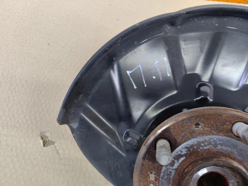 Кулак поворотный