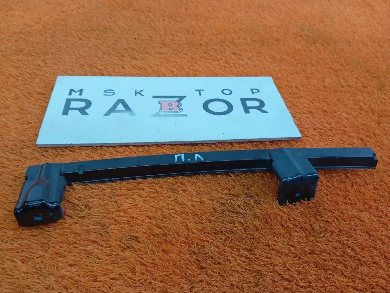 Направляющая стекла двери