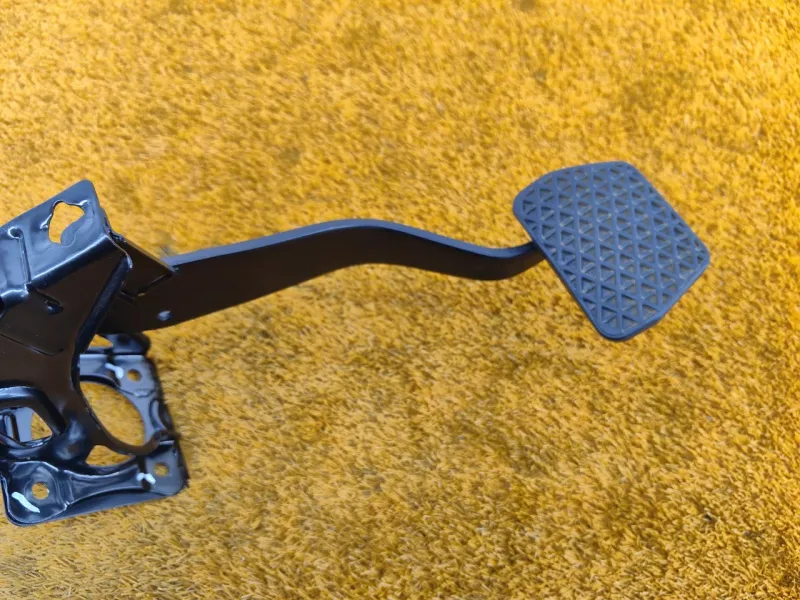 Педаль тормоза